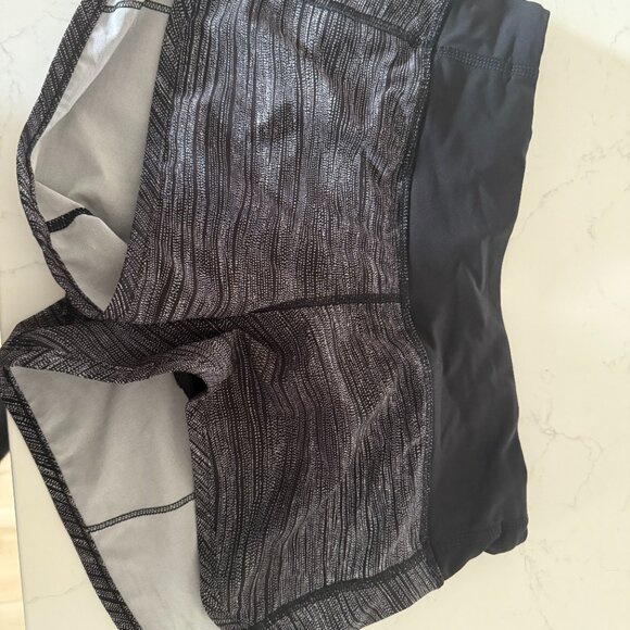 Lululemon Speed Up Low-Rise Lined Short 2.5" - Picture 2 of 12
